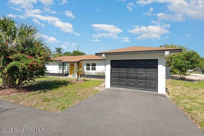 Building Photo - 215 S Riverside Dr