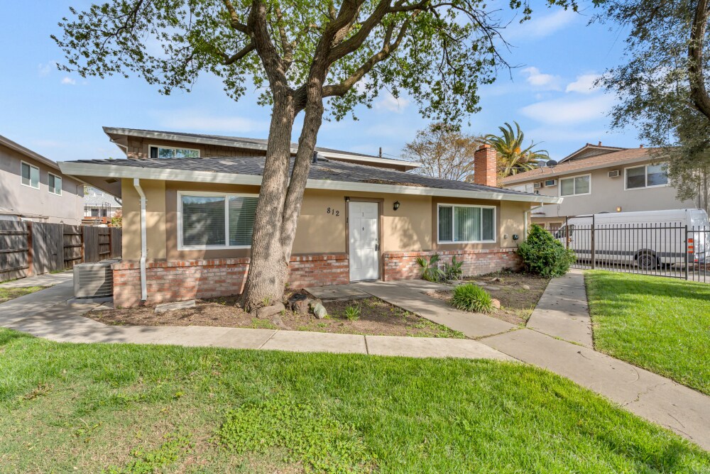 Building Photo - 812 Carro Dr