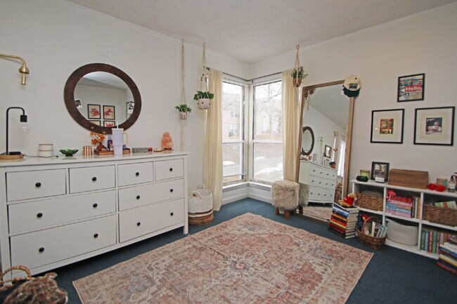 Building Photo - Your Chill JMU Spot—Awesome 2-Bed, 2-Bath Condo Close to Campus!