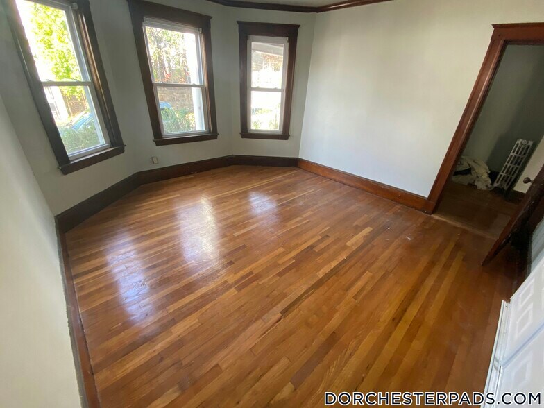Building Photo - 62 Bellevue St