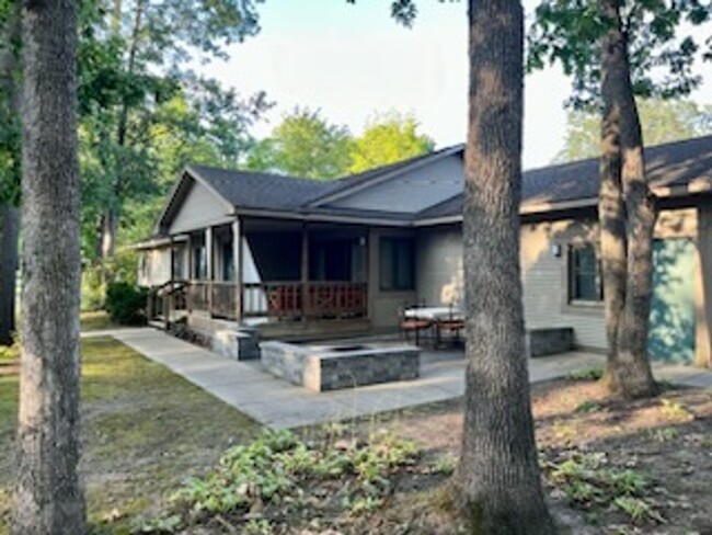 Building Photo - Fabulous Hotel-Like Home on Webster Street...