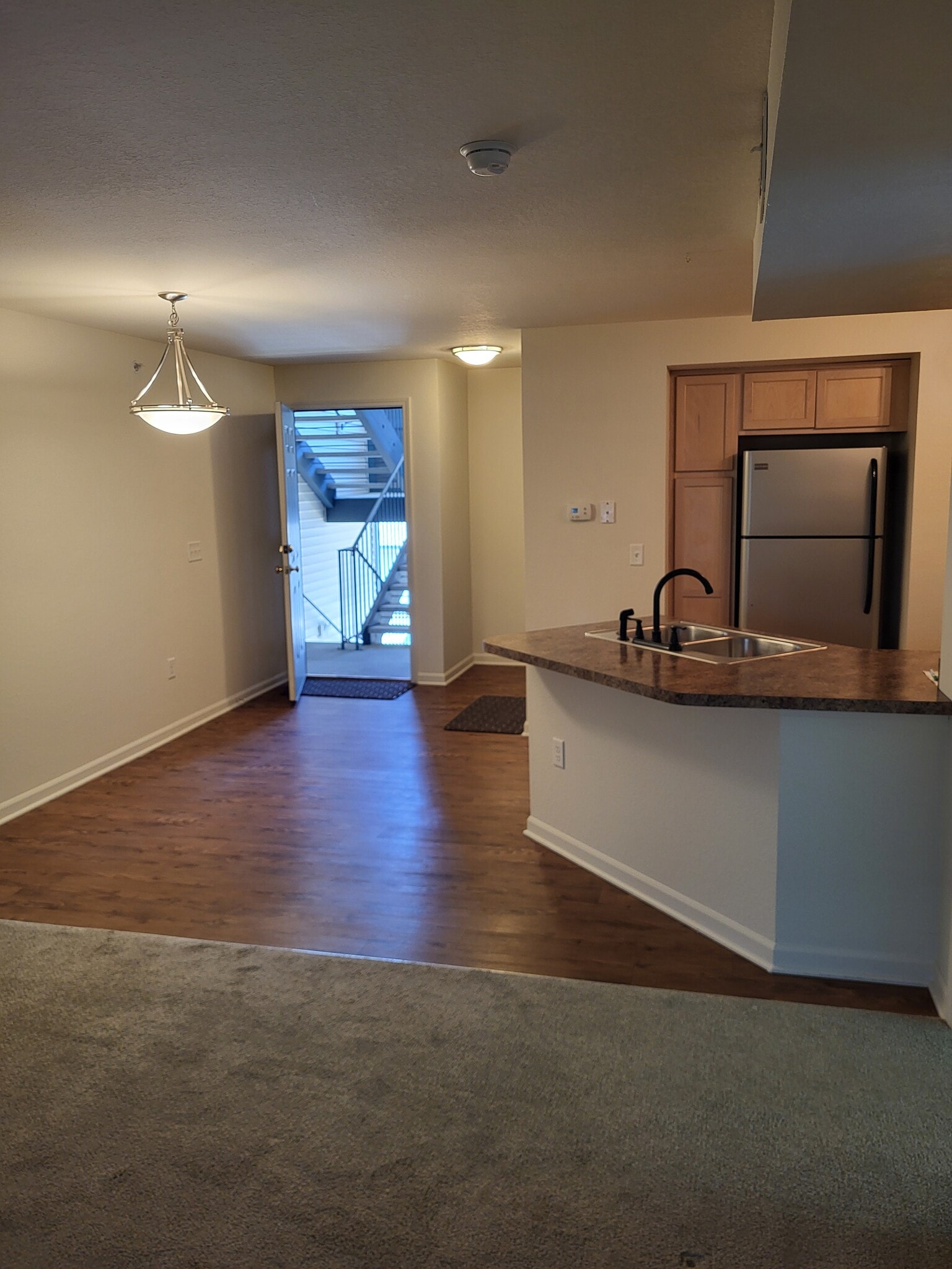 Building Photo - 18400 N Ridge Ct