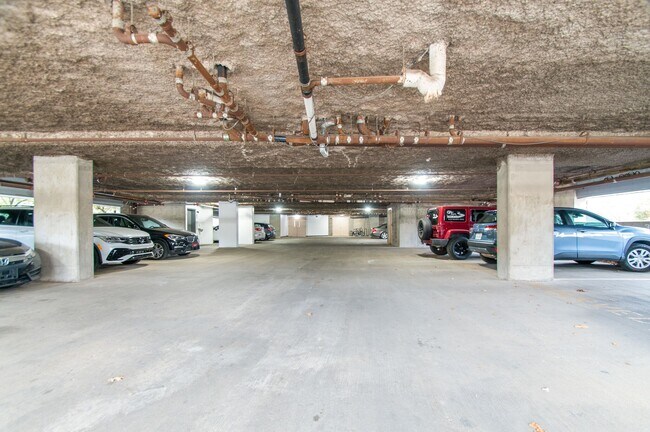 Building Photo - 900 19th Ave S