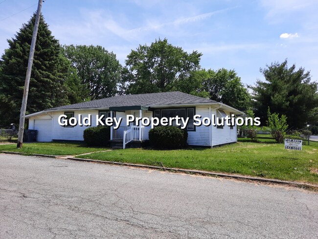 Building Photo - 3 BR 1 BA House with Garage and Central Ai...