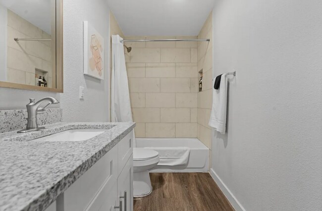 Building Photo - Spacious One-Bedroom at Hyde Park Square