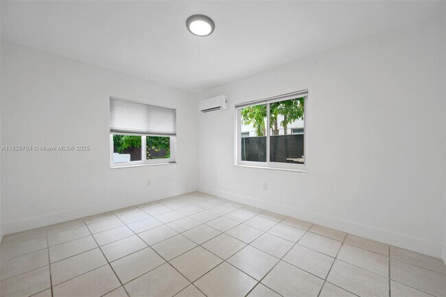 Building Photo - 550 NE 82nd Terrace