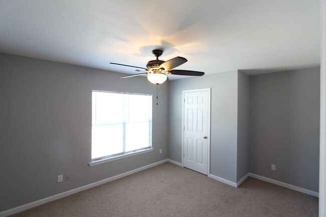 Building Photo - Helena Beauty!!  3BR 2.5BA - You will LOVE IT!!