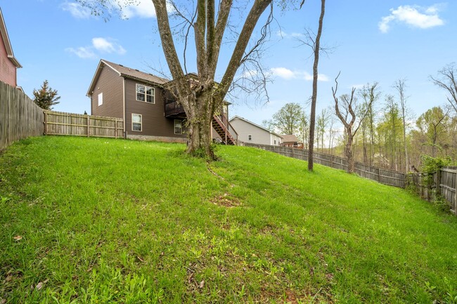 Building Photo - 1831 Camelot Dr