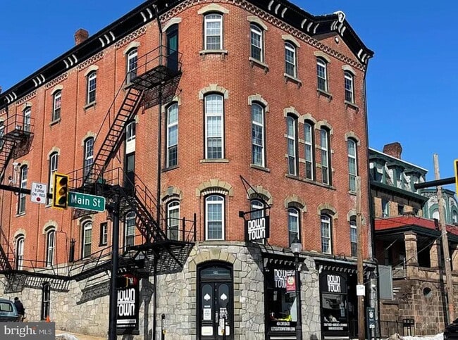 Primary Photo - 13 N 4th Ave