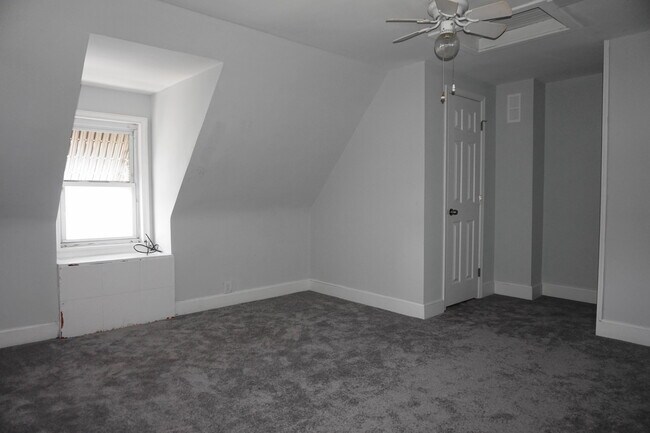 Building Photo - Completely Renovated 3 Bedroom w/ Garage i...