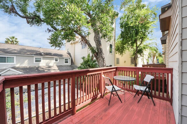 Building Photo - 584 Bomar St