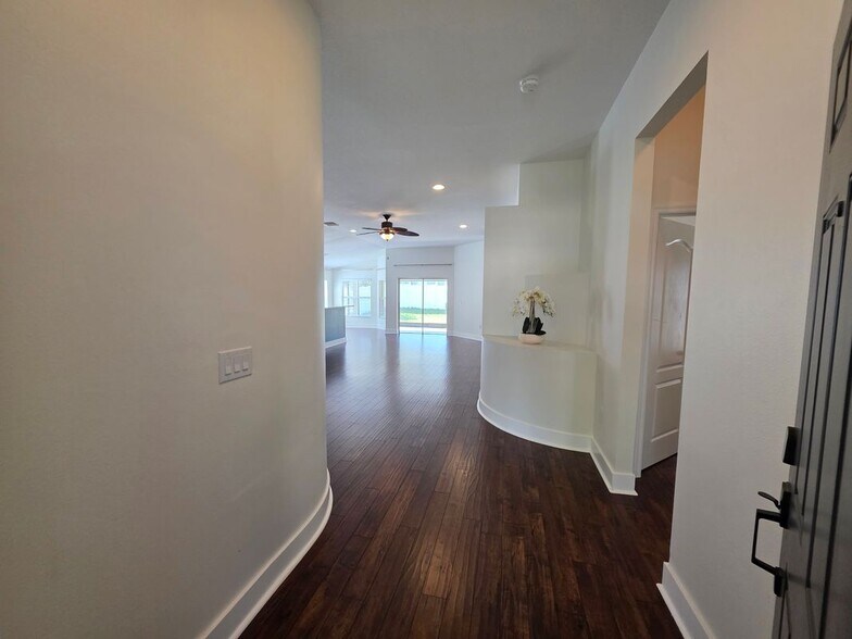 Building Photo - 730 Straw Lake Dr