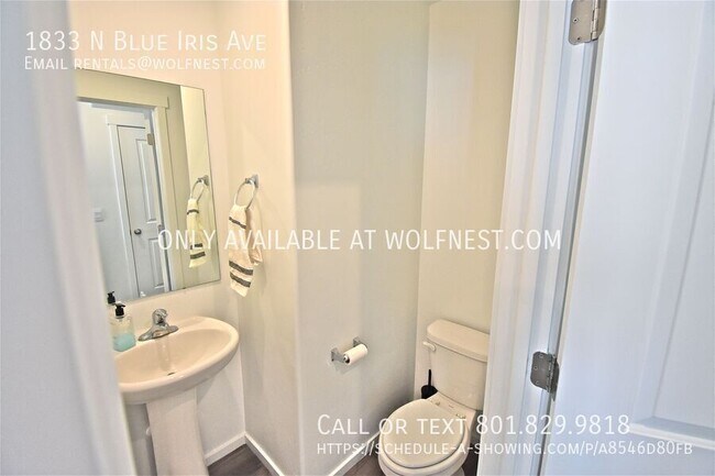 Building Photo - 1833 N Blue Iris Ave