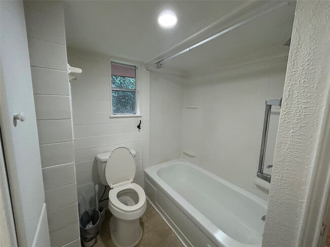 Building Photo - 2561 Pioneer Ln