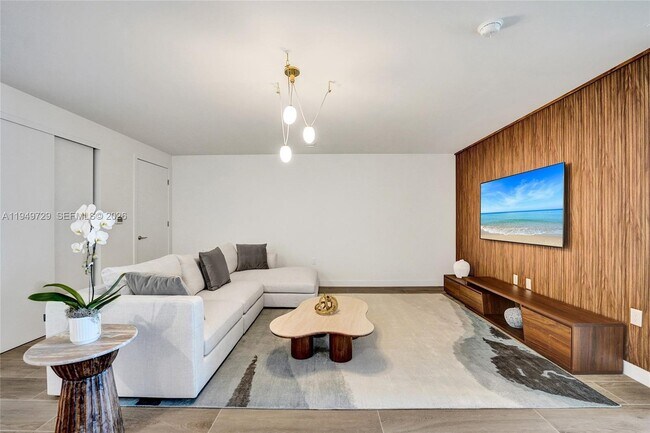 Building Photo - 900 N Ocean Blvd