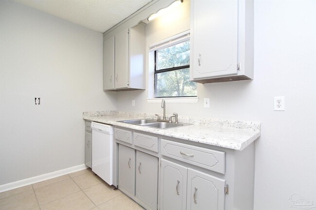 Building Photo - 7642 Sandy Creek Dr