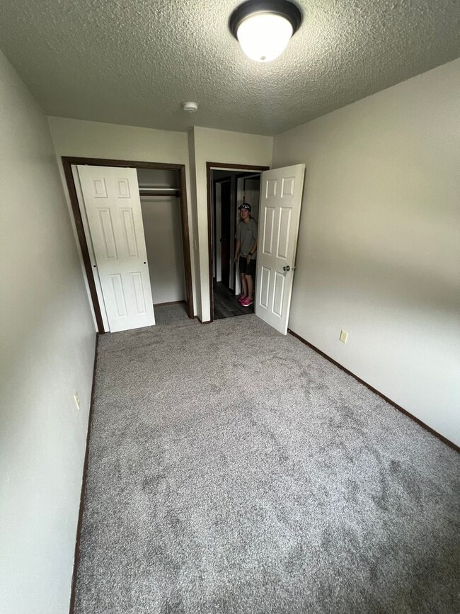 Building Photo - 3 bedroom apartment-NW Ames close to Sawyer Elementary-no pet fees