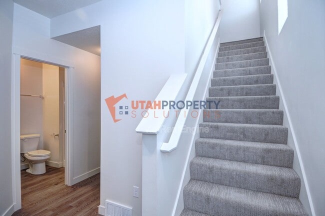 Building Photo - 1058 W 360 S