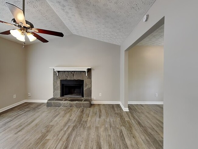 Building Photo - Move-In Ready Home with Bonus Rooms and La...