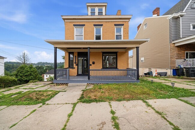 Building Photo - 256 E Meyers St