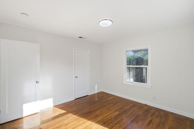 Building Photo - 541 Jackson Ave