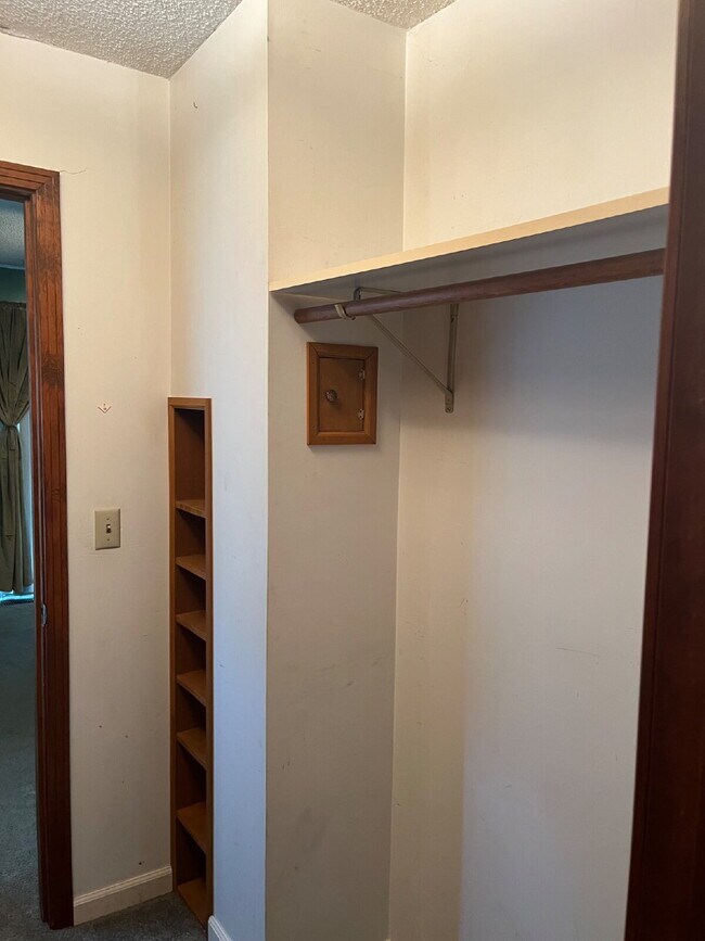 Building Photo - "Charming 2-Bedroom Retreat with Spacious 1200 Sq Ft Layout in Scenic Carthage!" Lake Front views...