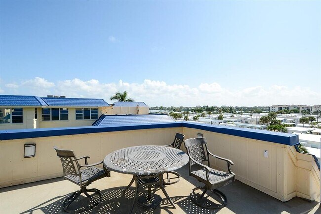 Building Photo - 3804 Gulf of Mexico Dr