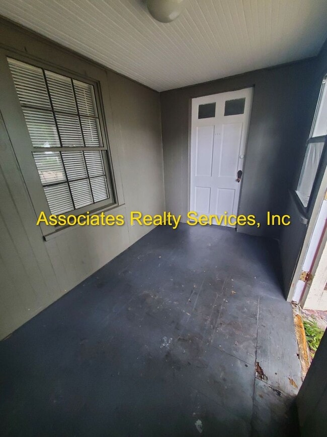 Building Photo - Newly listed!   Must see!  AVAILABLE NOW!