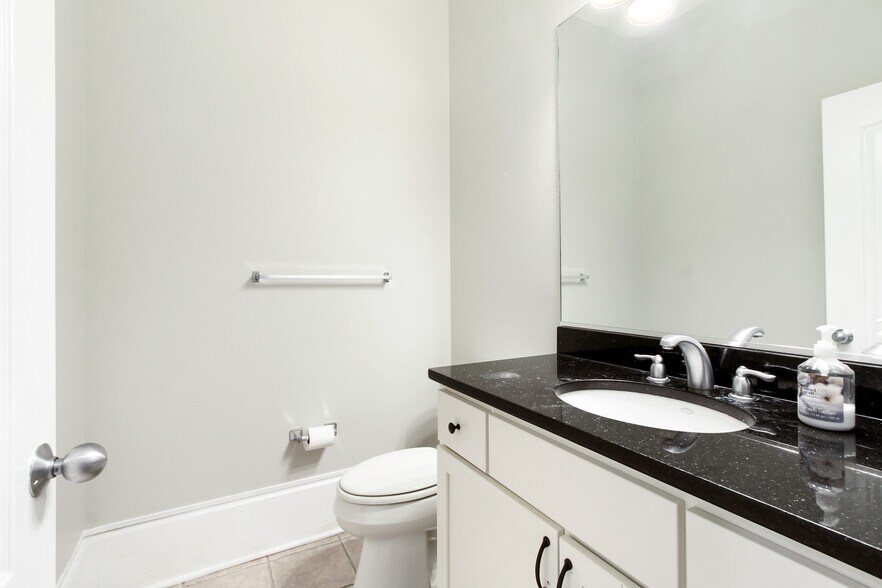 Half Bathrom - 836 Park Ave