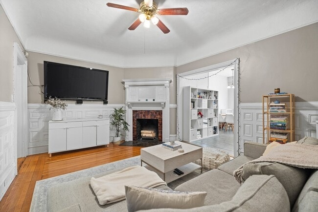 Primary Photo - 259 Beacon St