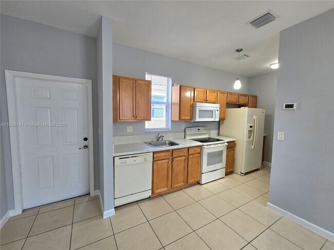 Building Photo - 9372 SW 171st Ct