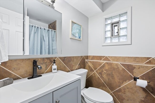 Building Photo - 33W067 Bonnie St