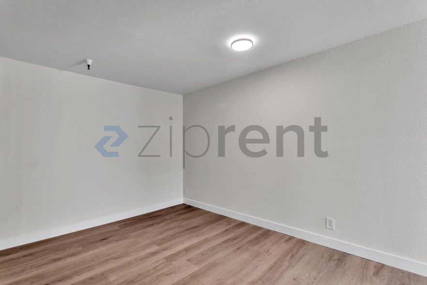 Building Photo - 790 7th Ave