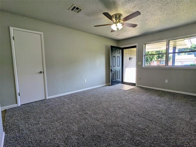 Building Photo - 504 NE 18th St