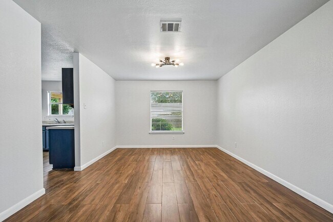 Building Photo - 231 Altamont St