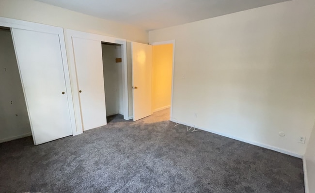 Building Photo - 2 Bedrooms 1 Bath Condo For Rent