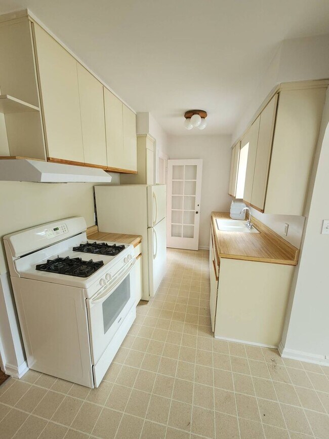 Building Photo - Move-In Special: Save $300 on This Charmin...