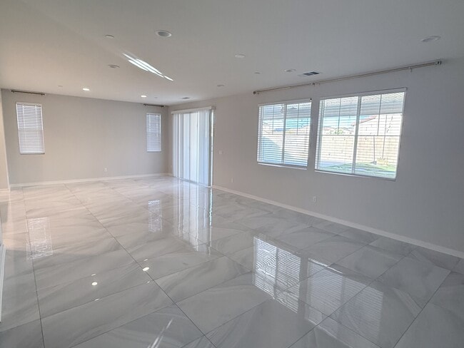 Building Photo - 31124 Hanover Ln