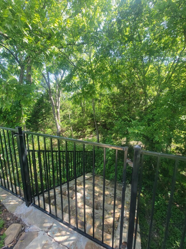 Building Photo - 1140 Barrix Dr