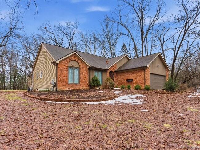 Building Photo - 4495 Maybee Rd