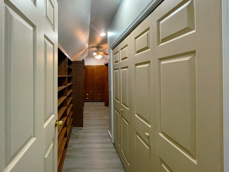 Master Walk-in Closet - 330 Fountainmist Trail