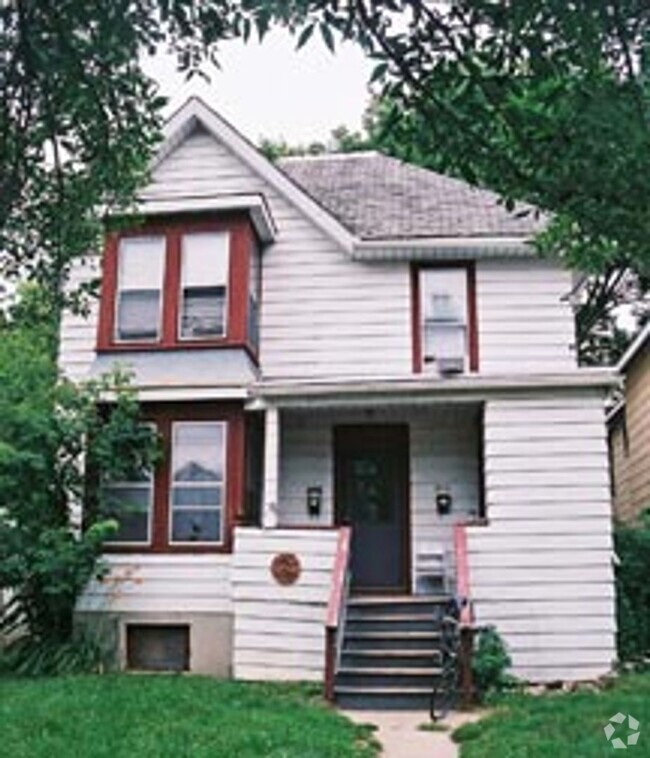 Building Photo - 828-830 E. Johnson Street