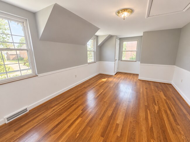 Building Photo - 590 Audubon Ave
