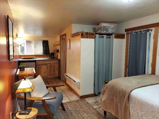 Building Photo - 8 Woodford St