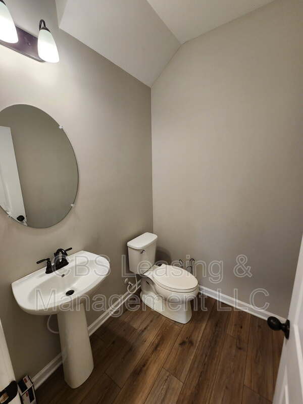 Building Photo - 2112 Sequoia Dr