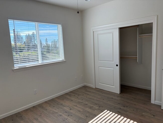 Building Photo - 1329 Taylor Ln