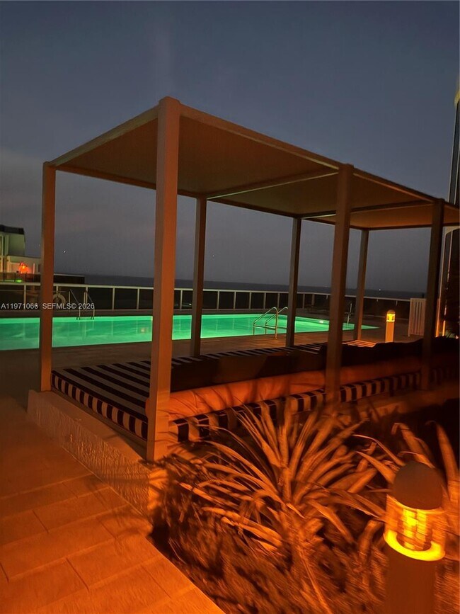 Building Photo - 15901 Collins Ave