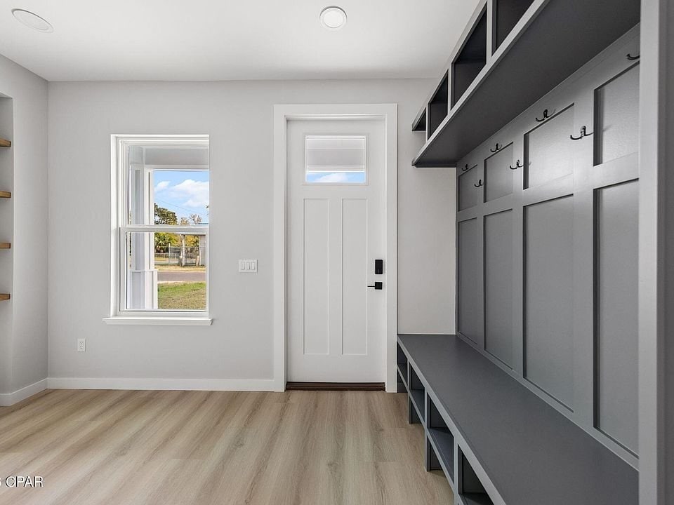 Building Photo - 517 E 8th St