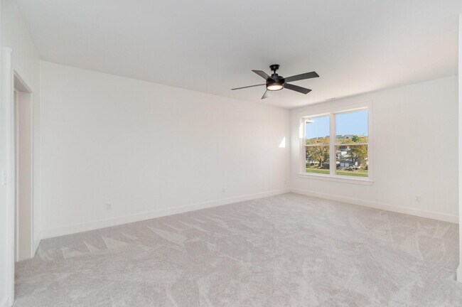 Building Photo - 617 Manhattan Blvd