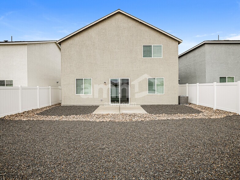 Building Photo - 2342 Dolly Ave
